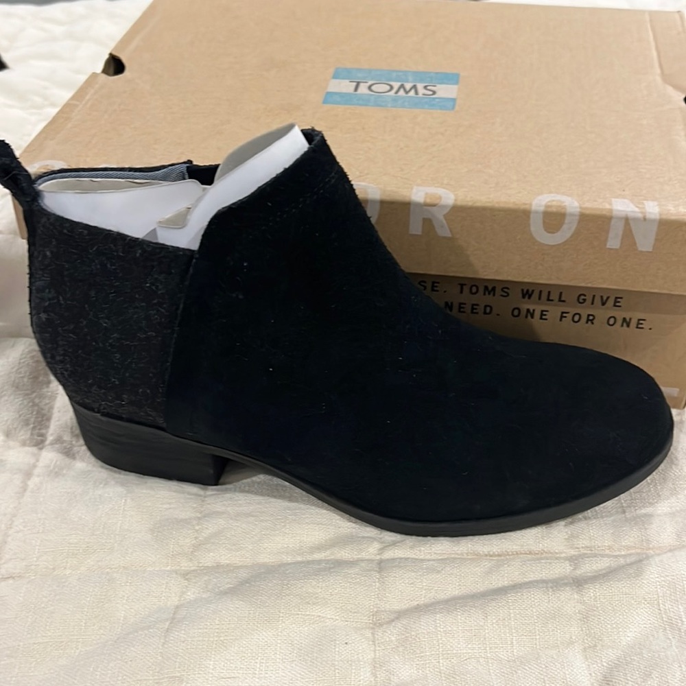 Women’s Toms ankle boots